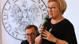 Warszawa, 18.09.2018. Prezes Instytutu Józefa Piłsudskiego Iwona Drąg-Korga podczas wernisażu wystawy "Instytut Piłsudskiego w Ameryce - historia i zbiory polskiej instytucji w Nowym Jorku"..  PAP/Pi. Nowak