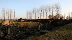 Oświęcim Brzezinka, 06.11.2011. Teren byłego nazistowskiego obozu Auschwitz-Birkenau - krematorium III. PAP/S. Rozpędzik