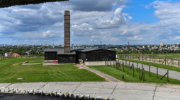  Lublin, 22.07.2020. Teren Państwowego Muzeum na Majdanku. Fot. PAP/W. Jargiło