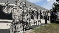  Legionowo, 28.07.2020. Mural upamiętniający bohaterów Bitwy Warszawskiej 1920 r. Autorem muralu jest  Rafał Roskowiński. PAP/P. Supernak