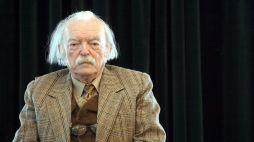 Kielce, 19.05.2005 r. Konferencja naukowa "W osiemdziesiątą rocznicę urodzin Edmunda Niziurskiego". PAP/P. Polak 