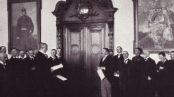 Przekazanie głosów regionu w budynku Rejencji Olsztyńskiej 16 sierpnia 1920 r. Źródło: Wikimedia Commons