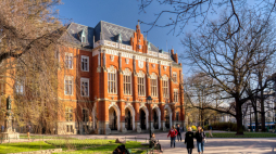 Kraków 19.04.2019. Collegium Novum Uniwersytetu Jagiellońskiego – widok od strony zachodniej. PAP/J. Ochoński