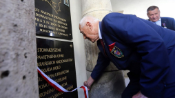 Działacz kresowy Szczepan Siekierka podczas uroczystości odsłonięcia tablic w hołdzie Polakom zamordowanym przez ukraińskich nacjonalistów na Wołyniu i w Małopolsce Wschodniej w latach 1939–1947 oraz sprawiedliwym Ukraińcom, którzy udzielili swoim polskim sąsiadom pomocy i schronienia. Jasnej Góra, 05.07.2020. Fot. PAP/W. Deska