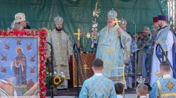 Prawosławny arcybiskup lubelsko-chełmski Abel (4P) i biskup hajnowski Paweł (2L) podczas uroczystości włączenia do grona św. męczenników podlasko-chełmskich pomordowanych w 1946 r. mieszkańców wsi Zaleszany, Szpaki, Puchały i Zanie. Fot. PAP/A. Reszko