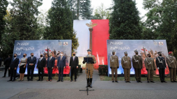 Apelu pamięci przed Pomnikiem Poległych w 1920 r. na Cmentarzu Wojskowym na Powązkach. 14.08.2020. Fot. PAP/P. Supernak