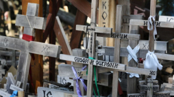 Krzyże pokutne przyniesione na św. Górę Grabarkę. Fot. PAP/A. Reszko