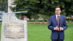 Chorzów, 15.08.2020. Premier Mateusz Morawiecki podczas uroczystości upamiętniającej 100. rocznicę wybuchu II Powstania Śląskiego w Parku Śląskim w Chorzowie. Fot. PAP/A. Grygiel