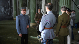 Warszawa, 14.07.2020. Dzień otwarty dla prasy na planie produkcyjnhym filmu „Wiktoria 1920”, 14 bm. w Warszawie. Film powstaje na zlecenie Biura Programu „Niepodległa”. Opowieść o roli wywiadu radiowego dla polskiego zwycięstwa i przeniesie widzów w czasy wojny polsko-bolszewickiej - Bitwy Warszawskiej 1920 roku, tworzona jest w technologii Cinematic VR – 360 stopni 3D. Premiera filmu zaplanowana jest na 12 sierpnia i odbędzie się w Muzeum Narodowym w Warszawie. Fot. PAP/R. Pietruszka
