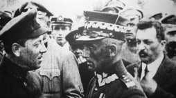 1920 r. Semen Petlura i Edward Śmigły-Rydz na dworcu w Kijowie. Dokładna data nieustalona. Fot. PAP/CAF-reprodukcja 