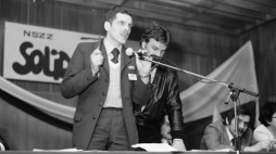 Łódź, 07.03.1981. Andrzej Słowik podczas walnego zebrania delegatów organizacji zakładowych NSZZ Solidarność Ziemi Łódzkiej Fot. PAP/CAF/A. Zbraniecki