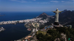 Figura Chrystusa Odkupiciela w Rio de Janeiro znów dostępna dla turystów. 15.08.2020. Fot. PAP/EPA