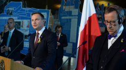Prezydent RP Andrzej Duda (2P) i prezydent Estonii Toomas Hendrik Ilves (P) podczas wspólnej konferencji prasowej po spotkaniu w Tallinie. 23.08.2015. Fot. PAP/J. Turczyk 