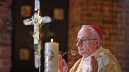 Administrator apostolski archidiecezji gdańskiej bp Jacek Jezierski podczas mszy świętej, sprawowanej w Bazylice pw. św. Brygidy, Fot. PAP/A. Warżawa