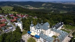 Kościół pod wezwaniem Znalezienia Krzyża Świętego w Sanktuarium Męki Pańskiej i Matki Bożej Kalwaryjskiej w Kalwarii Pacławskiej. Fot. PAP/D. Delmanowicz