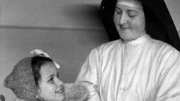 Opieka Społeczna u sióstr zakonnych loretanek. Kraków, 1941 r. Fot. NAC