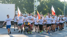 IV Biegowa Pielgrzymka Charytatywna wyruszyła z Łodzi na Jasną Górę. Fot. PAP/G. Michałowski