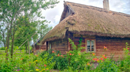 Skansen w Puńsku - Muzeum Litewskiego Centrum Kultury Ludowej - zagroda wiejska z przełomu XIX i XX w. Fot. PAP/J. Ochoński
