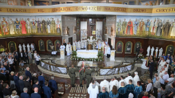 Msza święta w Sanktuarium NMP Gwiazdy Nowej Ewangelizacji i św. Jana Pawła II w Toruniu z okazji otwarcia Parku Pamięci Narodowej „Zachowali się jak trzeba”. Fot. PAP/T. Żmijewski