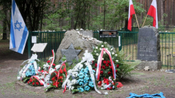 Łopuchowo, 25.08.2020. Obchody 79. rocznicy zagłady Żydów z Tykocina, w miejscu tragedii, w Lesie Łopuchowskim. Podczas uroczystości upamiętniono śmierć ok. 2,5 tys. miejscowych Żydów, zamordowanych przez Niemców 25 i 26 sierpnia 1941 r. Fot. PAP/A. Reszko 