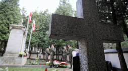 Cmentarz Bohaterów 1920 roku w Ossowie. Fot. PAP/L. Szymański