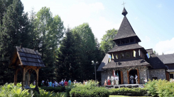 Kościół św. Antoniego z Padwy w Zakopanem podczas mszy świętej odprawionej z racji podniesienia świątyni do rangi sanktuarium. Fot. PAP/G. Momot