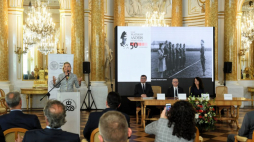  Warszawa, 08.09.2020. Córka gen. Andersa Anna Maria Anders (L), członek Kolegium Instytutu Pamięci Narodowej Tadeusz Wolsza (2L), dyrektor wrocławskiego oddziału IPN Włodzimierz Suleja (2P) oraz wykładowca Uniwersytetu Wrocławskiego prof. Małgorzata Misiak (P) podczas konferencji „Generał Władysław Anders. Żołnierz i polityk - w 50. rocznicę śmierci” na Zamku Królewskim w Warszawie. Fot. PAP/R. Pietruszka