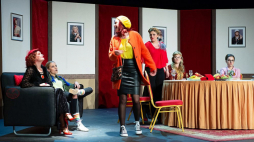 Spektakl Polskiego Teatru Studio z Litwy „Dziewczynki” Ireneusza Iredyńskiego w reżyserii Lilii Kiejzik. 2019 r. Fot. PAP/V. Doveiko