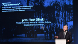 Gdańsk, 01.09.2020. Wicepremier, minister kultury Piotr Gliński podczas konferencji naukowej „Polegli na Westerplatte. Groby i szczątki westerplatczyków w świetle badań archeologicznych, genetycznych i historycznych oraz w kontekście procedur prawnych”. Fot. PAP/A. Warżawa