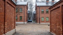 Pierwszy zabytkowy dom po rewitalizacji przy ul. Księży Młyn 8 w Łodzi. 01.2020. Fot. PAP/G. Michałowski