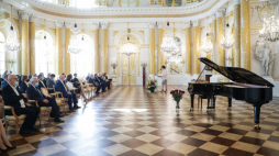 Odznaczenia i podziękowania dla przedstawicieli władz uczelni artystycznych. Fot. Danuta Matloch. Źródło: www.gov.pl