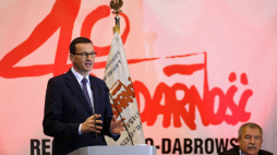 Zabrze, 03.09.2020. Premier Mateusz Morawiecki (L) przemawia podczas nadzwyczajnej sesji Walnego Zebrania Delegatów Regionu Śląsko-Dąbrowskiego NSZZ "Solidarność". PAP/A. Grygiel