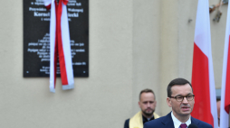 Warszawa, 30.09.2020. Premier Mateusz Morawiecki podczas uroczystości odsłonięcia tablicy upamiętniającej Kornela Morawieckiego oraz działaczy Solidarności Walczącej w Muzeum Żołnierzy Wyklętych i Więźniów Politycznych PRL. PAP/R. Pietruszka