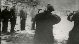 Masowa egzekucja Polaków przeprowadzana przez Niemców w Piaśnicy. 1939 r. Źródło: Wikimedia Commons