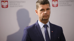 Warszawa, 10.09.2020. Minister edukacji narodowej Dariusz Piontkowski podczas konferencji prasowej w siedzibie resortu w Warszawie, 10 bm. pt. "Bezpieczny powrót uczniów do szkół – pierwszy tydzień nowego roku szkolnego". PAP/L. Szymański