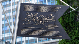 Instalacja upamiętniająca żołnierzy 1. Armii Wojska Polskiego, uczestniczących w bitwie o Berlin w 1945 r. Fot. PAP/M. Bielecki