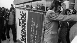 Przedstawiciele Regionu Białystok ze sztandarem „Solidarności” podczas I Krajowego Zjazdu Delegatów NSZZ „Solidarność”. Gdańsk, 05.09.1981. Fot. PAP/CAF/J. Uklejewski