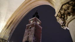 Wieża ratuszowa w Krakowie. Fot. PAP/J. Bednarczyk