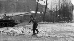 Pacyfikacja Kopalni Węgla Kamiennego Wujek. Katowice, 16.12.1981. Fot. PAP/M. Janicki