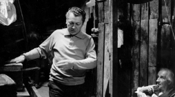 Wojciech Jerzy Has (L) i Tadeusz Kondrat na planie filmu „Sanatorium pod Klepsydrą”. 1972 r. Fot. PAP/CAF/W. Rozmysłowicz