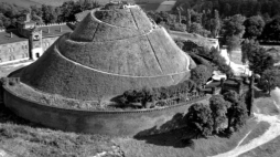 Kraków 1952. Kopiec Kościuszki z kaplicą bł. Bronisławy. Fot. PAP