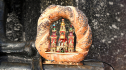 Kraków 06.12.2018. Szopka krakowska wpisana w obwarzanek. Fot. J. Bednarczyk