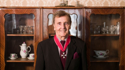 Prof. Romuald Twardowski odznaczony Krzyżem Komandorskim Orderu Odrodzenia Polski. Fot. Bartek Barczyk/PWM. Źródło: MKiDN
