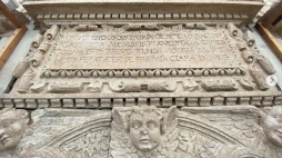  kończą się prace konserwatorskie przy późnorenesansowym portalu kaplicy kościoła Narodzenia Najświętszej Maryi Panny w Stryju na Ukrainie oraz przy pamiątkowej tablicy poświęconej Tadeuszowi Kościuszce. Fot. FDK