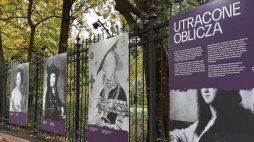 Wystawa plenerowa „Utracone oblicza” w Łazienkach Królewskich. Źródło: MKiDN