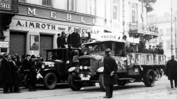 Agitacja przedwyborcza BBWR-u na ulicach Warszawy w dniu wyborów do Sejmu. Agitatorzy objeżdżający miasto na samochodach ciężarowych. 16.11.1930. Fot. NAC