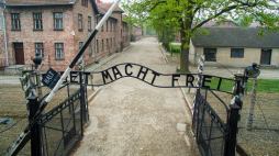 Teren byłego niemieckiego nazistowskiego obozu koncentracyjnego Auschwitz-Birkenau. Fot. PAP/S. Mielnik