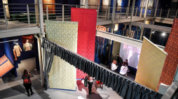 Wystawa „Działy otwarte/Działy zamknięte” w Centralnym Muzeum Włókiennictwa w Łodzi. Fot. PAP/G. Michałowski