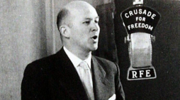 Jan Nowak-Jeziorański w Radiu Wolna Europa. 1959 r. Fot. PAP/P. Kula/Reprodukcja