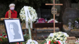 Warszawa, 03.11.2020. Uroczystości pogrzebowe Wojciecha Pszoniaka na Powązkach Wojskowych. Aktor zmarł 19 października br. w wieku 78 lat. Fot. PAP/L. Szymański